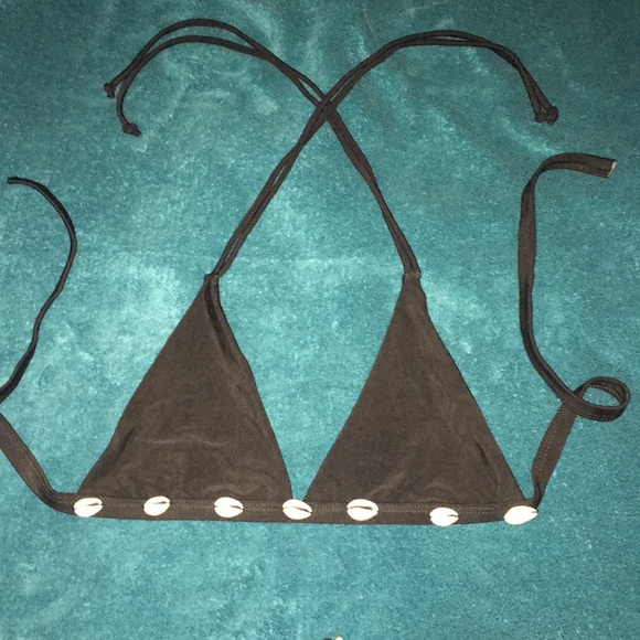 Bikini - Picture 2 of 4